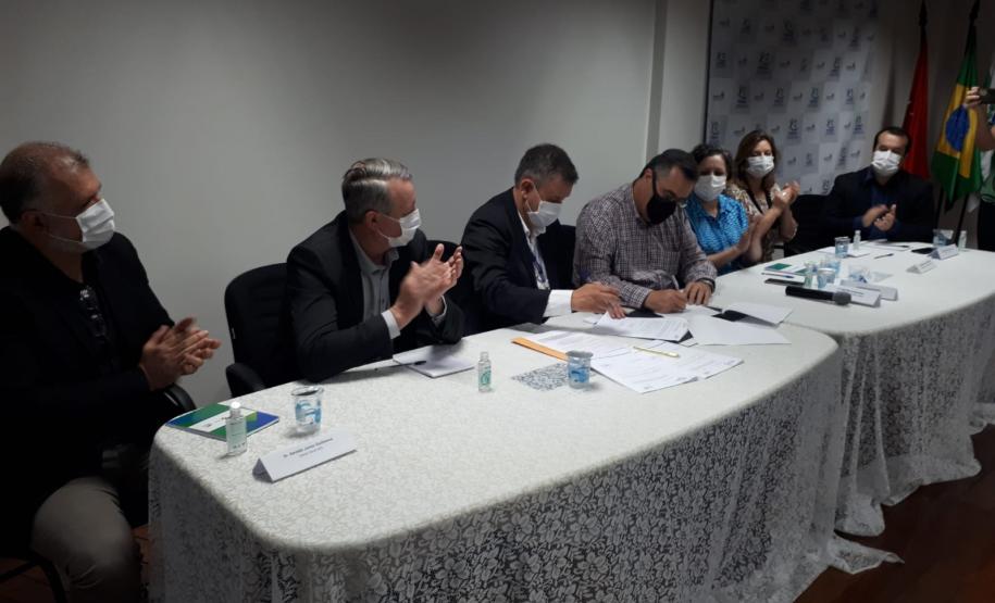 Secretário formaliza novo modelo de gestão de hospitais em Londrina e abertura de dez novos leitos