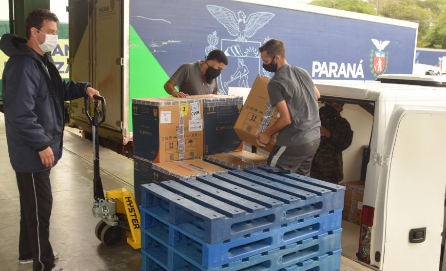 Mais de 176 mil vacinas contra a Covid-19 chegam ao Estado neste sábado