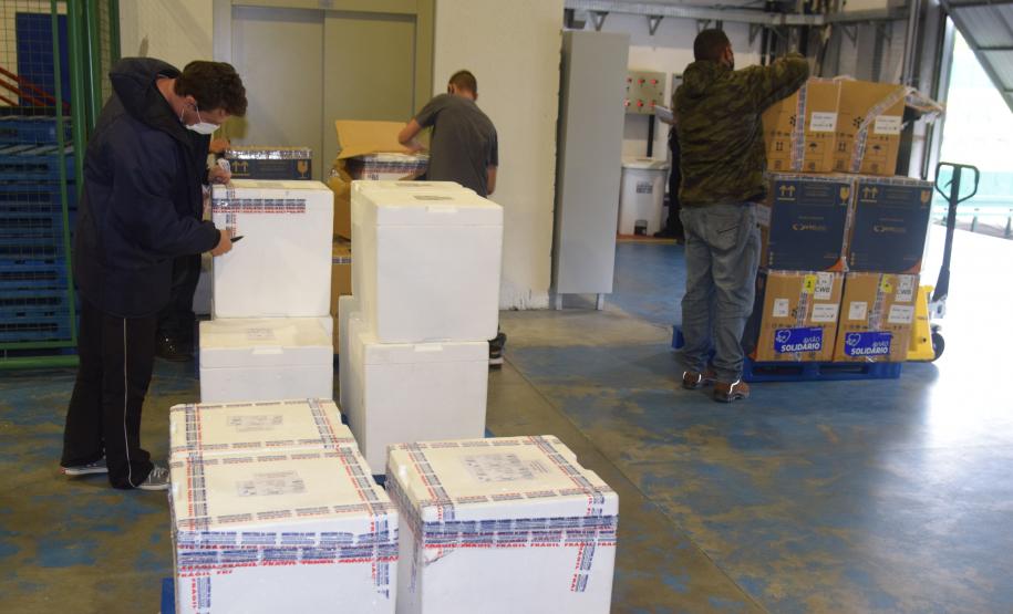 Mais de 176 mil vacinas contra a Covid-19 chegam ao Estado neste sábado