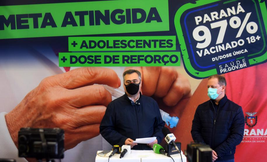 Saúde distribui primeiras vacinas para reforço de idosos acima de 60 anos e trabalhadores da saúde e anuncia chegada de novos lotes dos imunizantes
