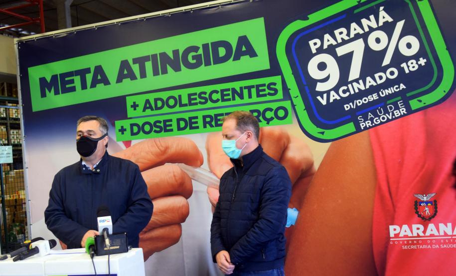 Saúde distribui primeiras vacinas para reforço de idosos acima de 60 anos e trabalhadores da saúde e anuncia chegada de novos lotes dos imunizantes