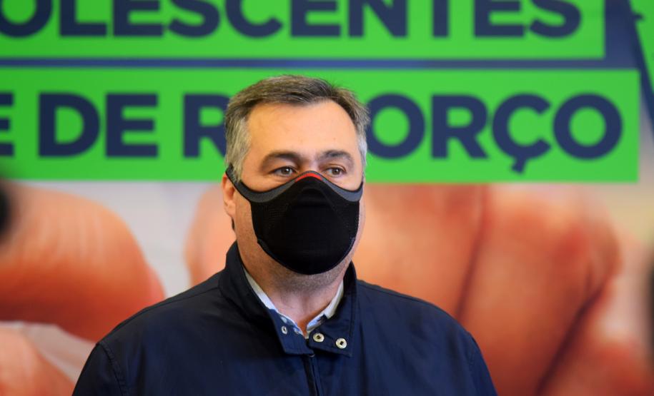 Saúde distribui primeiras vacinas para reforço de idosos acima de 60 anos e trabalhadores da saúde e anuncia chegada de novos lotes dos imunizantes