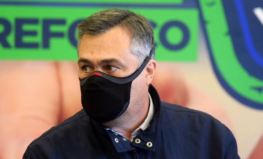 Saúde distribui primeiras vacinas para reforço de idosos acima de 60 anos e trabalhadores da saúde e anuncia chegada de novos lotes dos imunizantes