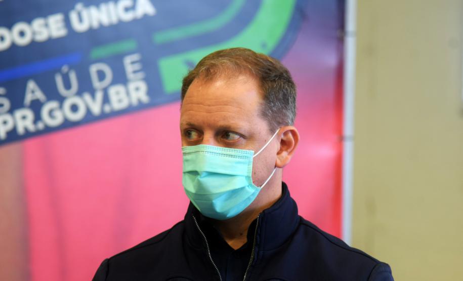 Saúde distribui primeiras vacinas para reforço de idosos acima de 60 anos e trabalhadores da saúde e anuncia chegada de novos lotes dos imunizantes