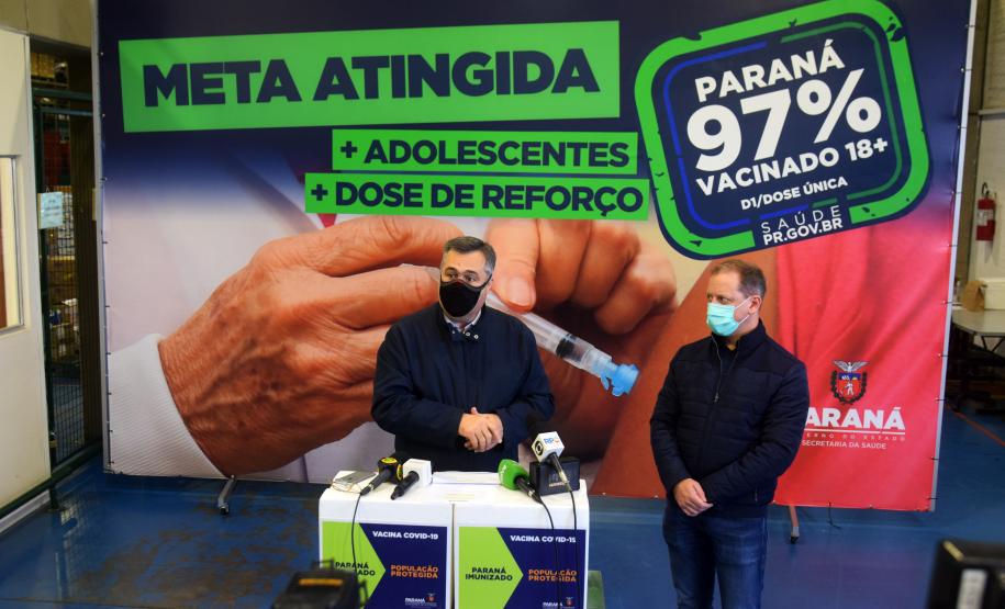 Saúde distribui primeiras vacinas para reforço de idosos acima de 60 anos e trabalhadores da saúde e anuncia chegada de novos lotes dos imunizantes