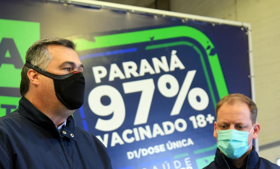 Saúde distribui primeiras vacinas para reforço de idosos acima de 60 anos e trabalhadores da saúde e anuncia chegada de novos lotes dos imunizantes