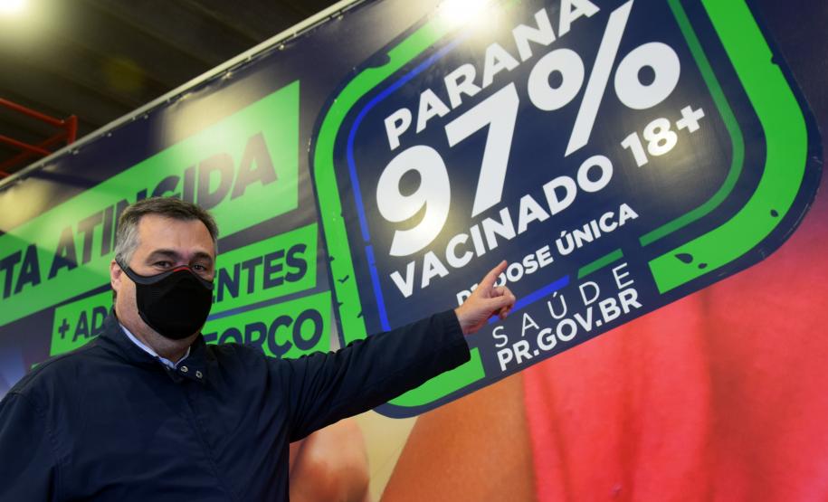 Saúde distribui primeiras vacinas para reforço de idosos acima de 60 anos e trabalhadores da saúde e anuncia chegada de novos lotes dos imunizantes