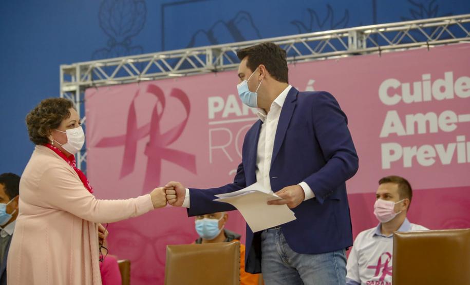 Campanha Paraná Rosa une Estado e municípios para reforçar prevenção ao câncer de mama e colo de útero