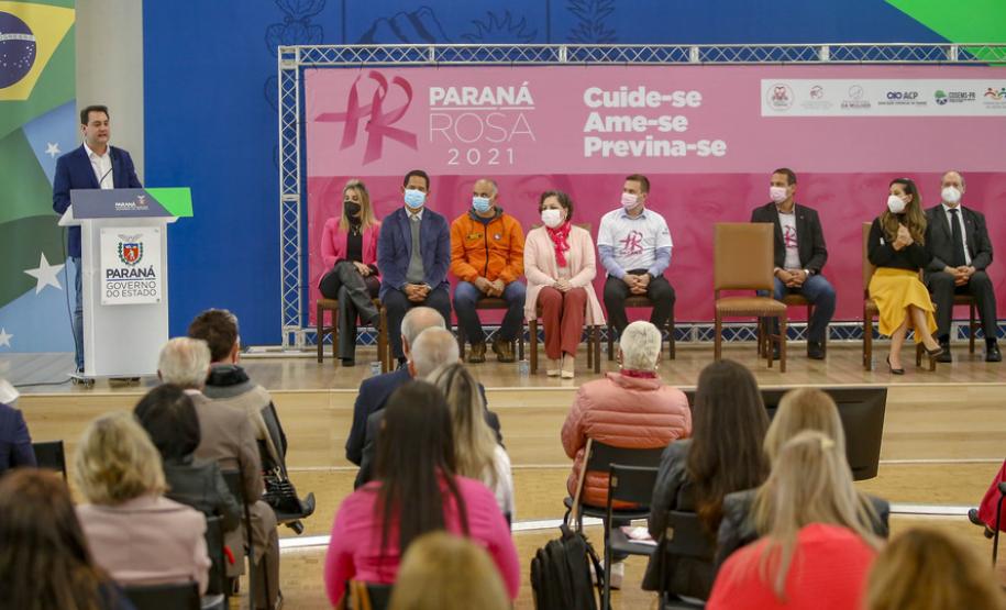 Campanha Paraná Rosa une Estado e municípios para reforçar prevenção ao câncer de mama e colo de útero