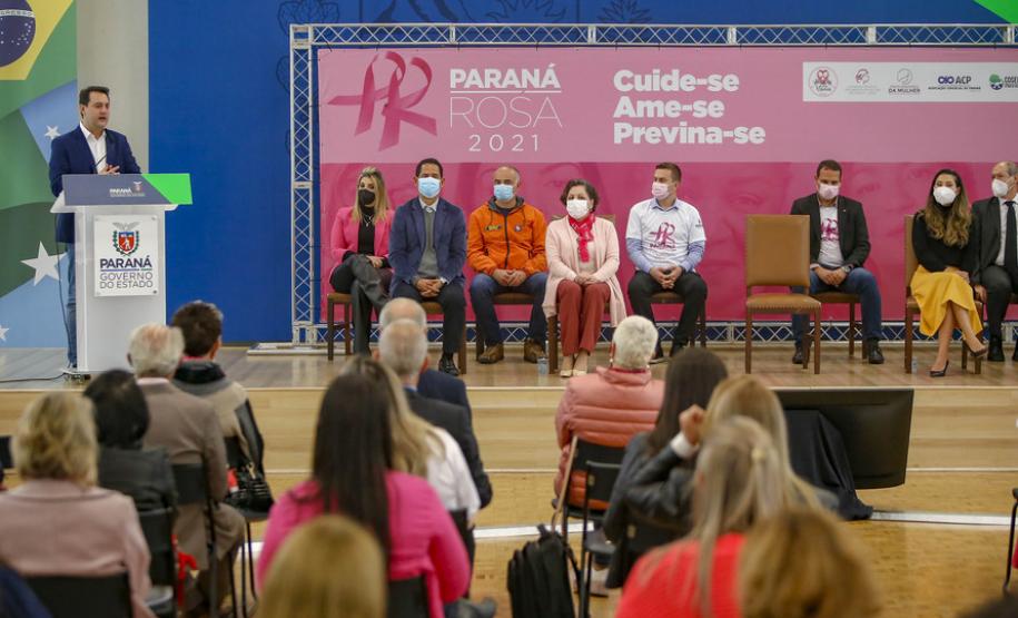 Campanha Paraná Rosa une Estado e municípios para reforçar prevenção ao câncer de mama e colo de útero