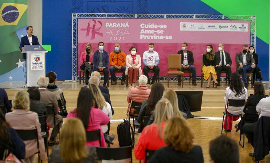 Campanha Paraná Rosa une Estado e municípios para reforçar prevenção ao câncer de mama e colo de útero