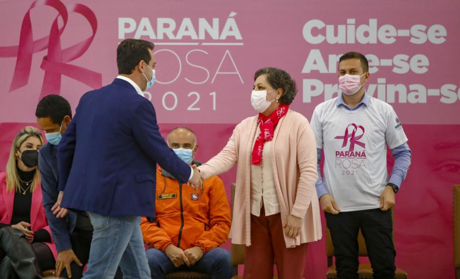 Campanha Paraná Rosa une Estado e municípios para reforçar prevenção ao câncer de mama e colo de útero