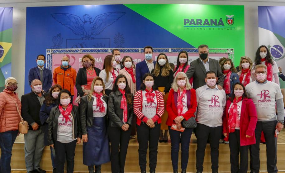 Campanha Paraná Rosa une Estado e municípios para reforçar prevenção ao câncer de mama e colo de útero