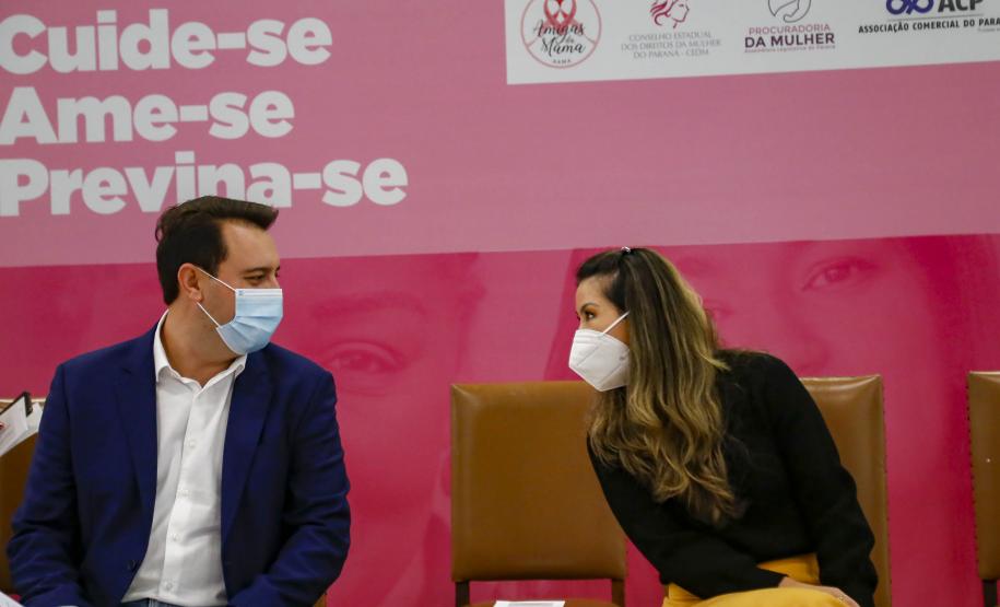 Campanha Paraná Rosa une Estado e municípios para reforçar prevenção ao câncer de mama e colo de útero