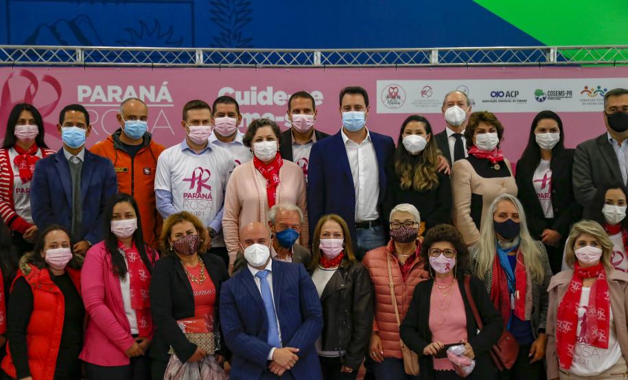 Campanha Paraná Rosa une Estado e municípios para reforçar prevenção ao câncer de mama e colo de útero