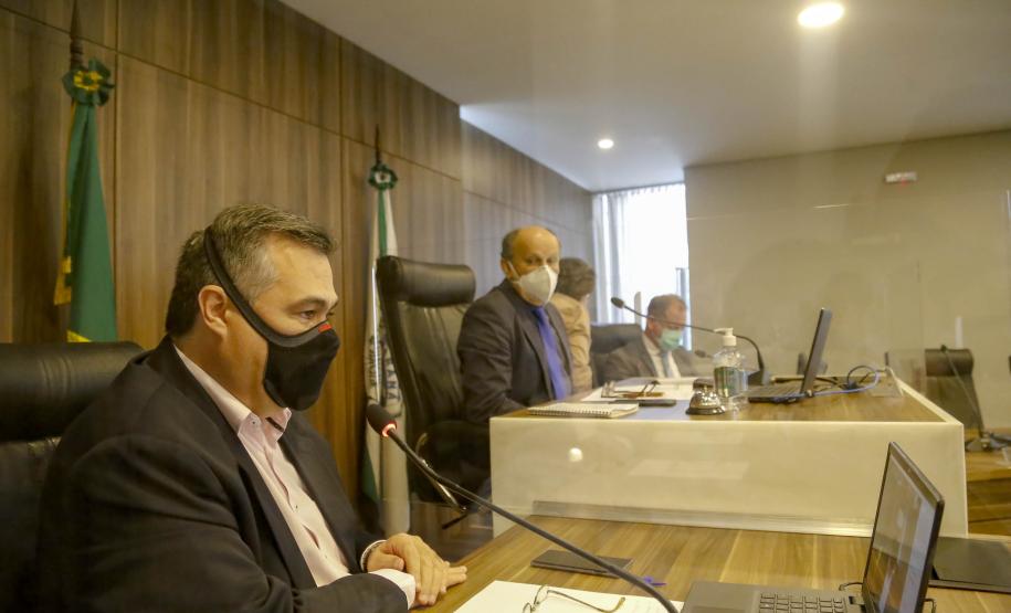 Saúde faz prestação de contas ao Legislativo com destaque para vacinação e investimentos no combate à pandemia