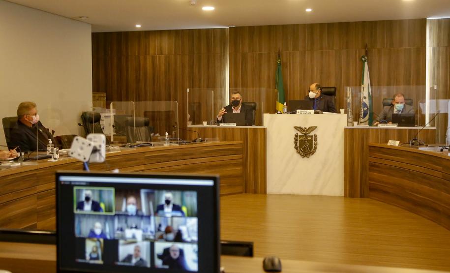 Saúde faz prestação de contas ao Legislativo com destaque para vacinação e investimentos no combate à pandemia