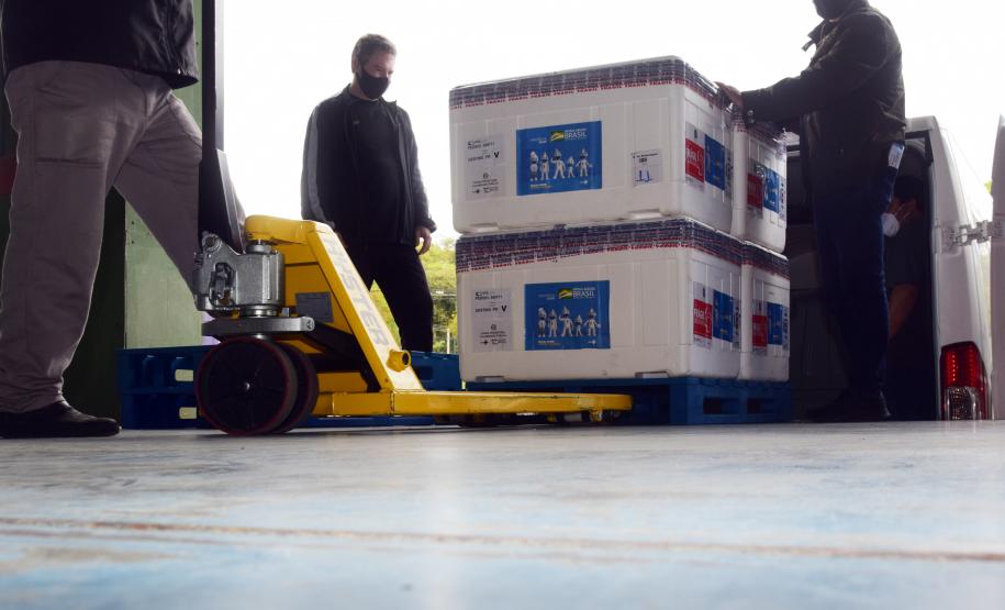 Estado recebe mais de 344 mil vacinas contra a Covid-19 nesta terça