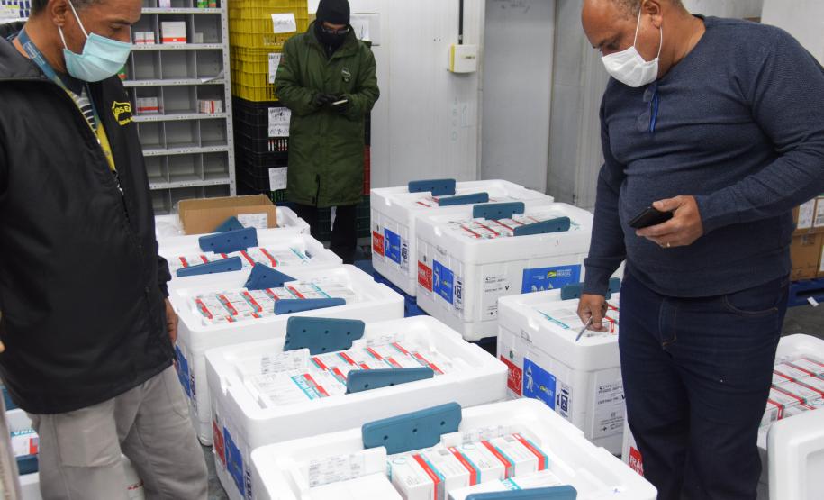 Estado recebe mais de 344 mil vacinas contra a Covid-19 nesta terça