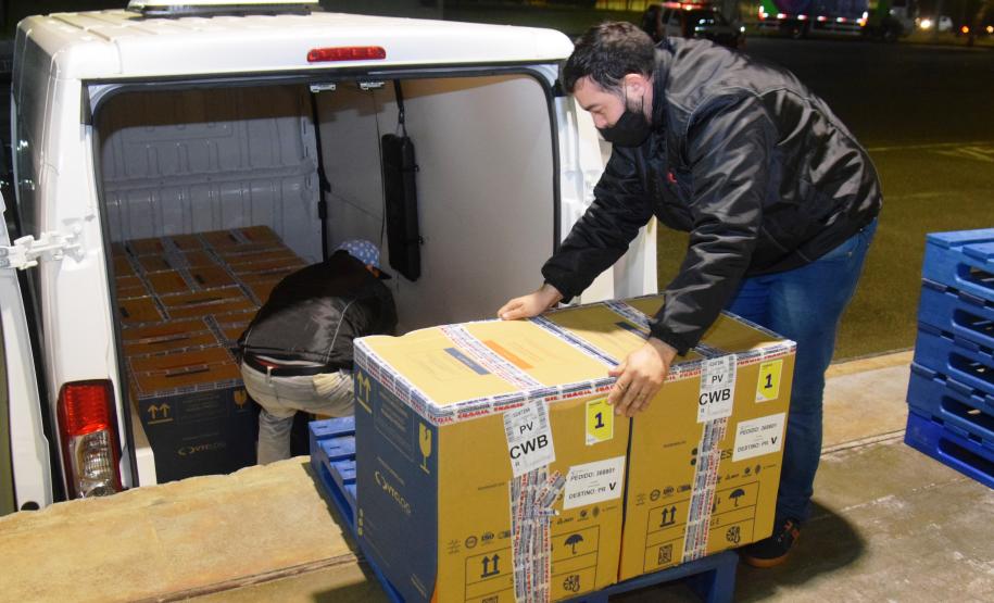 Paraná recebe 124.020 vacinas contra a Covid-19 nesta quinta