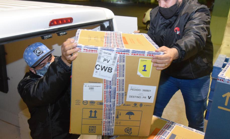 Paraná recebe 124.020 vacinas contra a Covid-19 nesta quinta