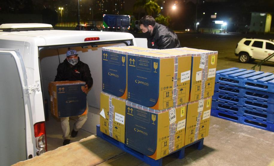 Paraná recebe 124.020 vacinas contra a Covid-19 nesta quinta