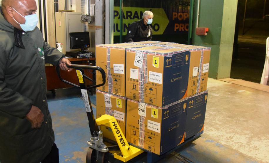 Paraná recebe 124.020 vacinas contra a Covid-19 nesta quinta