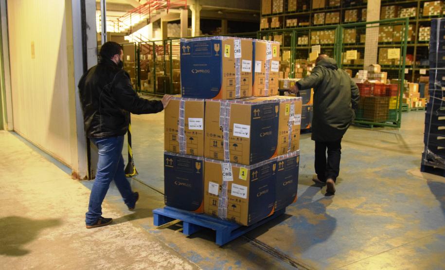 Paraná recebe 124.020 vacinas contra a Covid-19 nesta quinta