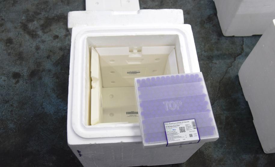 Paraná recebe 124.020 vacinas contra a Covid-19 nesta quinta