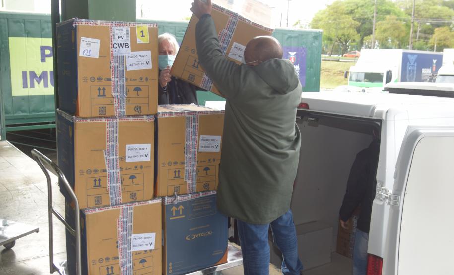 Mais 154,4 mil doses de vacinas contra a Covid-19 chegam ao Paraná