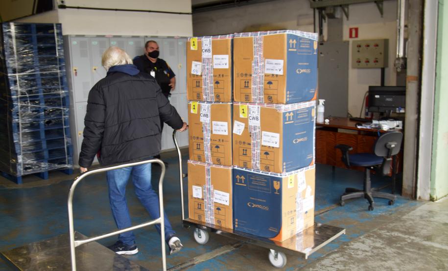 Mais 154,4 mil doses de vacinas contra a Covid-19 chegam ao Paraná