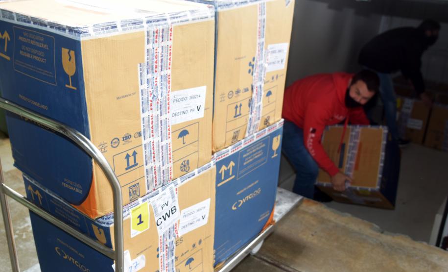 Mais 154,4 mil doses de vacinas contra a Covid-19 chegam ao Paraná