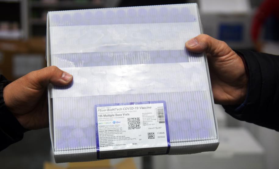 Mais 154,4 mil doses de vacinas contra a Covid-19 chegam ao Paraná
