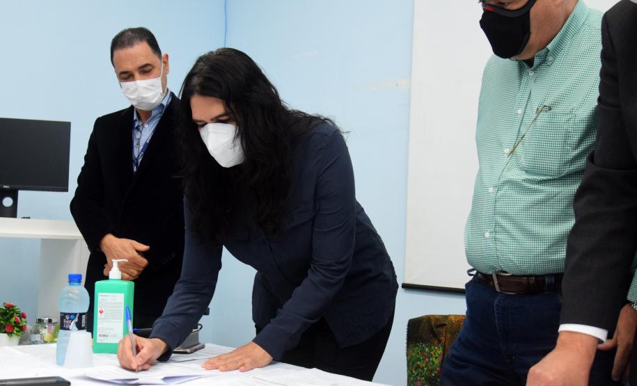 Sesa e Unespar firmam termo para implantação de residência médica no Hospital Regional do Litoral; investimentos na Região passam de R$ 4 milhões