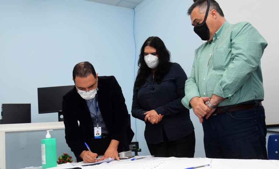 Sesa e Unespar firmam termo para implantação de residência médica no Hospital Regional do Litoral; investimentos na Região passam de R$ 4 milhões