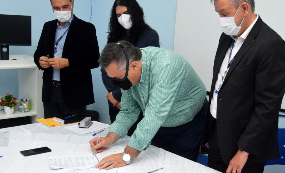 Sesa e Unespar firmam termo para implantação de residência médica no Hospital Regional do Litoral; investimentos na Região passam de R$ 4 milhões