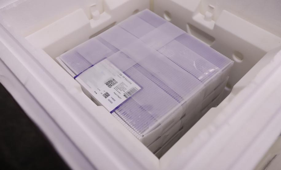 Paraná recebe primeiras doses contra a Covid-19 para adolescentes sem comordidades