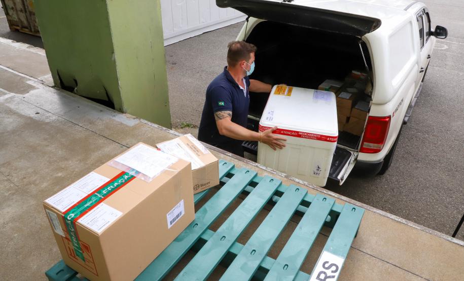 Saúde inicia distribuição das primeiras vacinas para adolescentes de 12 a 17 anos