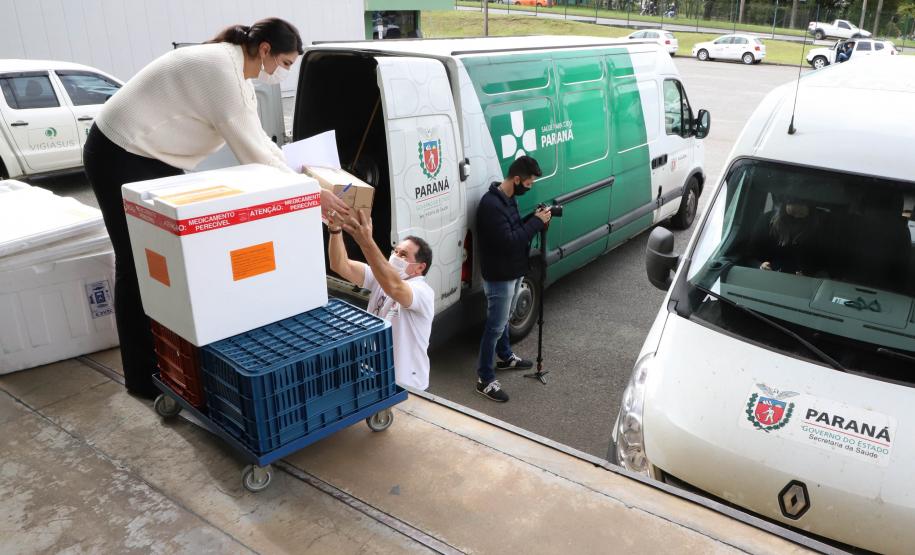 Saúde inicia distribuição das primeiras vacinas para adolescentes de 12 a 17 anos