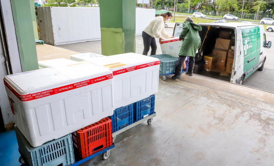 Saúde inicia distribuição das primeiras vacinas para adolescentes de 12 a 17 anos