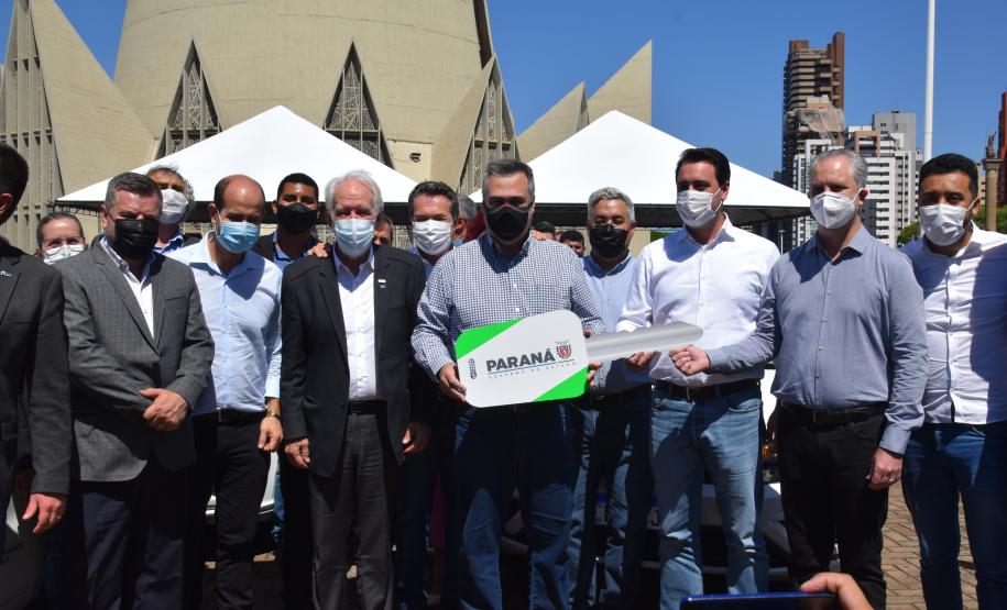 Governo do Estado formaliza a entrega de 83 automóveis para a região de Maringá