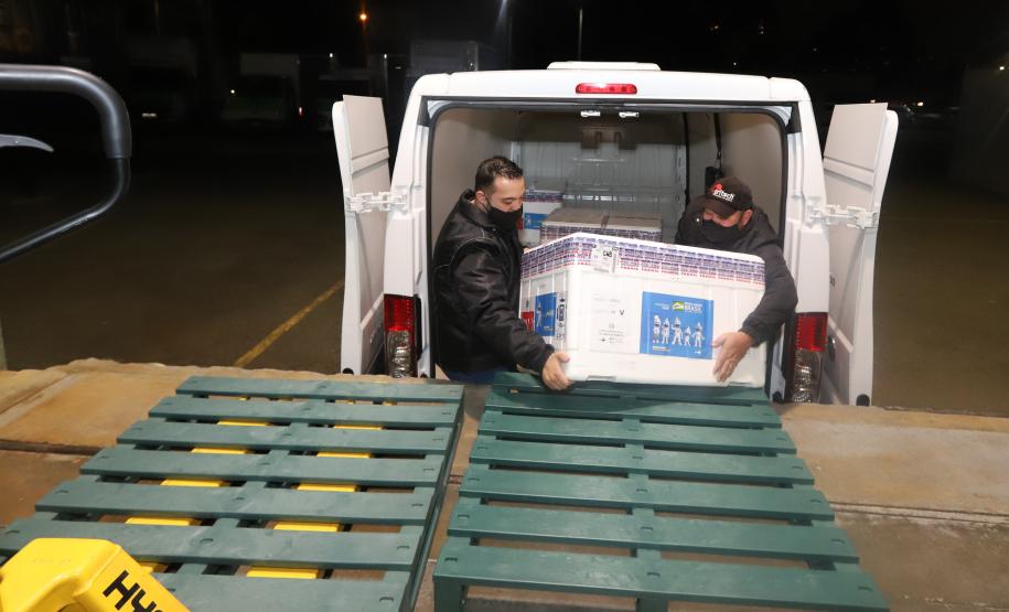 Paraná recebe 133,1 mil vacinas contra a Covid-19