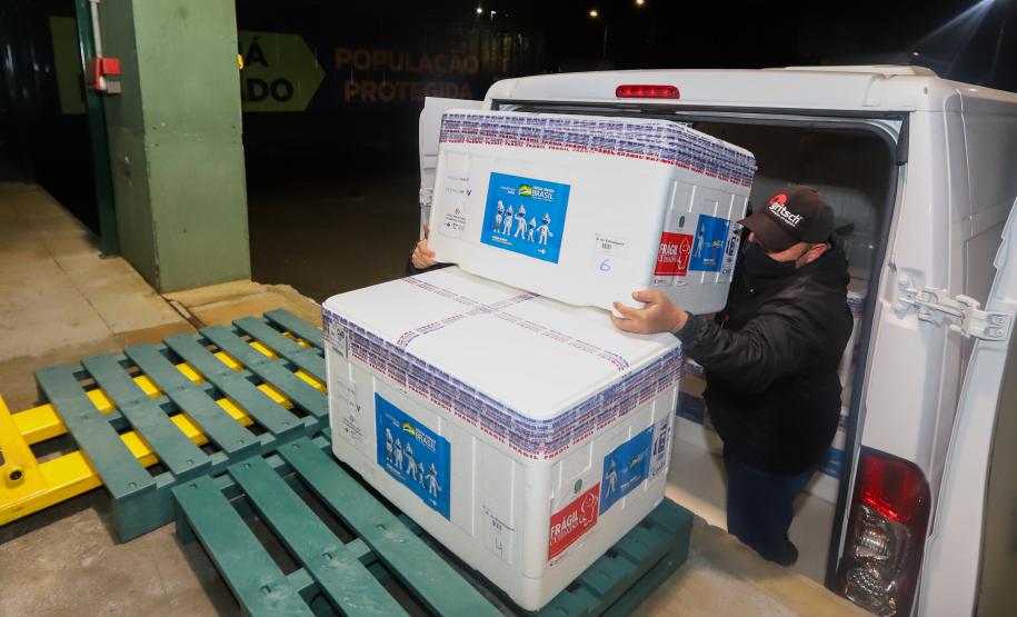 Paraná recebe 133,1 mil vacinas contra a Covid-19