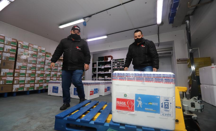 Paraná recebe 133,1 mil vacinas contra a Covid-19