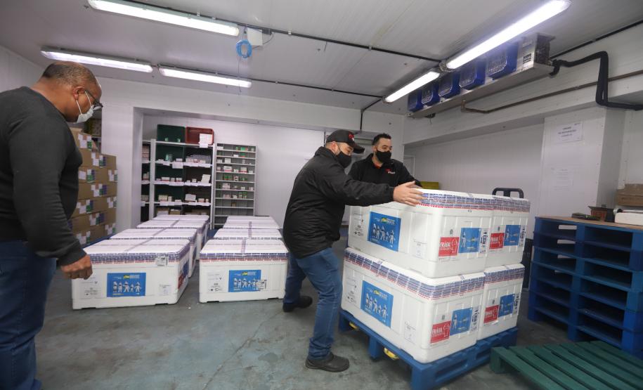 Paraná recebe 133,1 mil vacinas contra a Covid-19