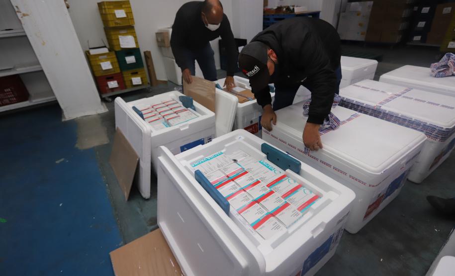 Paraná recebe 133,1 mil vacinas contra a Covid-19