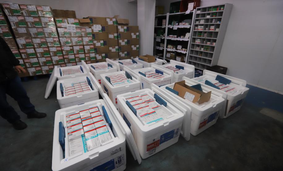 Paraná recebe 133,1 mil vacinas contra a Covid-19