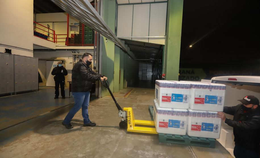 Paraná recebe 133,1 mil vacinas contra a Covid-19