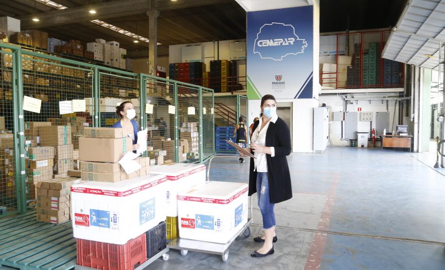 Mais de 657 mil vacinas são distribuídas neste sábado para os municípios