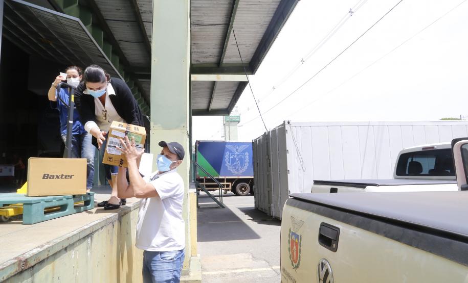 Mais de 657 mil vacinas são distribuídas neste sábado para os municípios